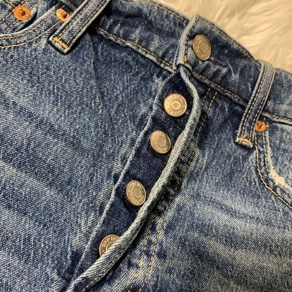 GAP Cheeky short sky high button fly pockets raw hem light distress women’s sz 8 - Picture 6 of 9